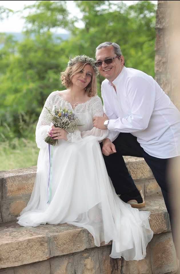 Nuntă tradițională cu accente rustice – Decor floral autentic și buchete unicat