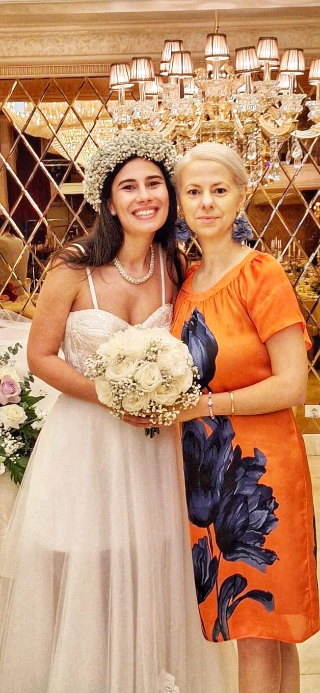 Nuntă și botez în aceeași zi – Decor floral elegant, în nuanțe de alb pur, pentru Ioana & Valentin